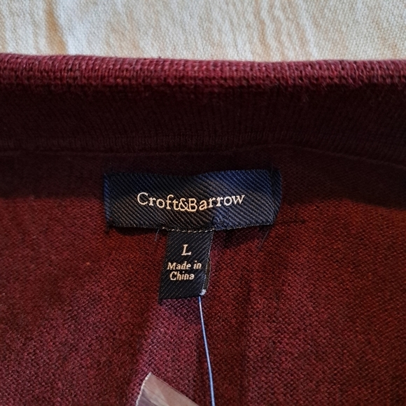 Croft & Barrow men's size Large Burgundy, 3 button pullover, New - Picture 6 of 8